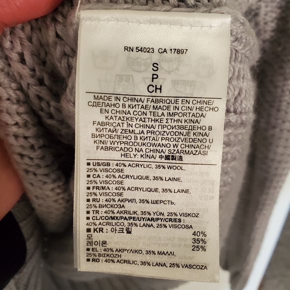 Banana Republic Sweater - Picture 5 of 5